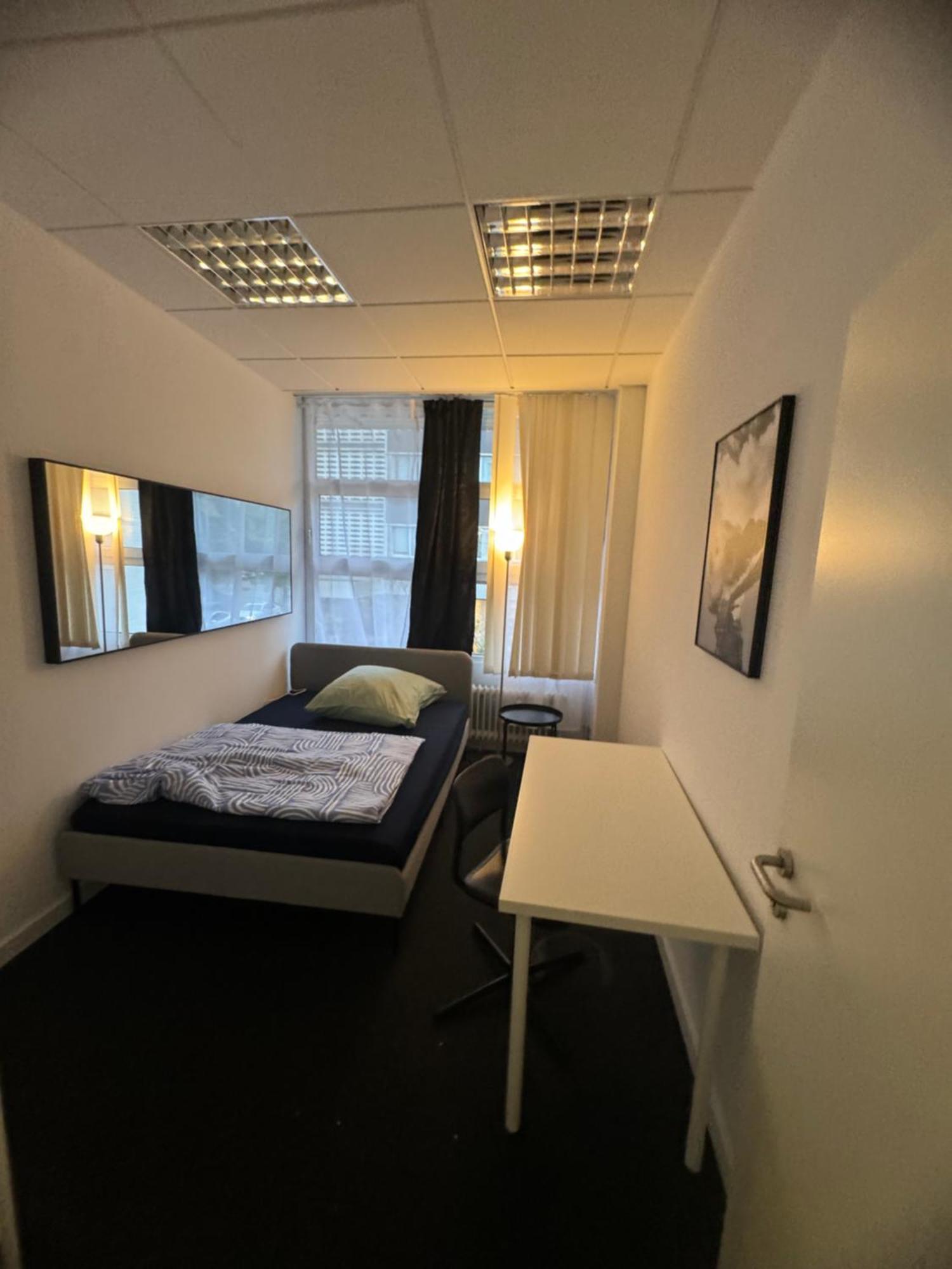 Wohnung Mit 9 Schlafzimmern Und 1 Wohnzimmer Ottobrunn Bagian luar foto