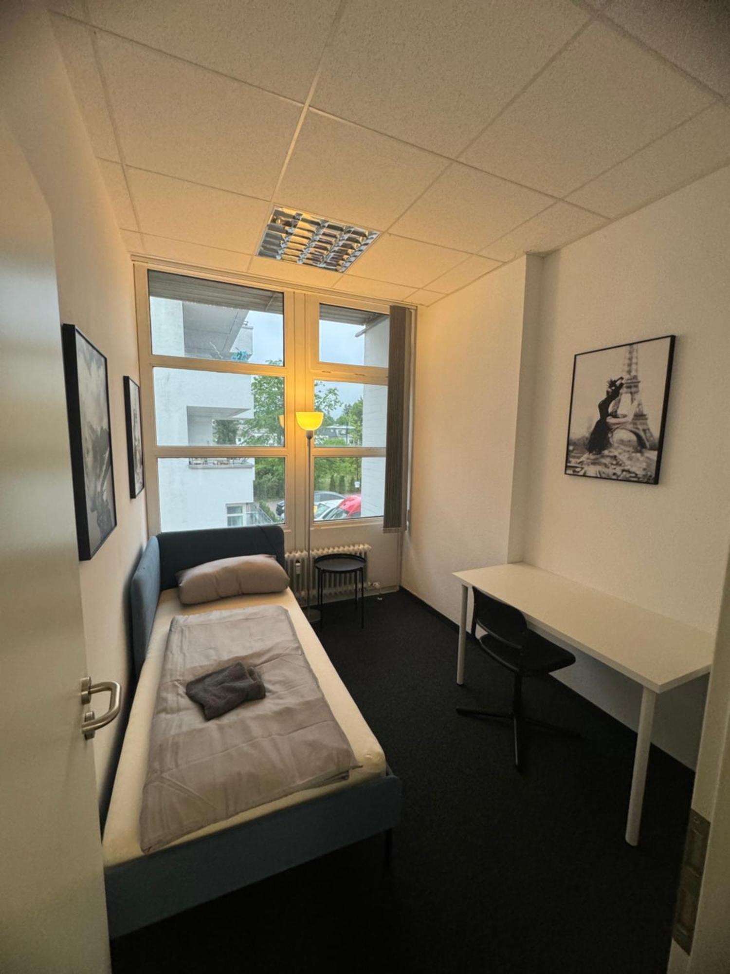 Wohnung Mit 9 Schlafzimmern Und 1 Wohnzimmer Ottobrunn Bagian luar foto